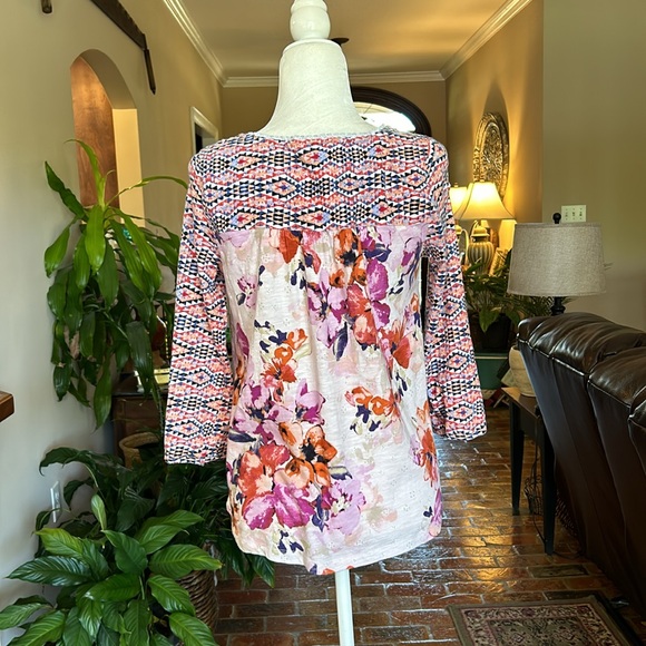 Anthropologie Akemi + Kin pink floral patterned vneck top szM - Picture 5 of 12